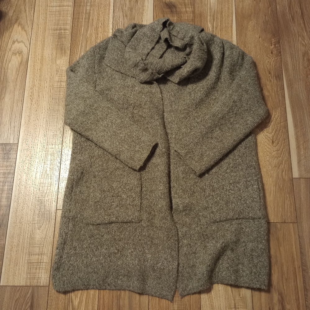 Vertigo Paris Oversized Gray Brown Chunky Cardigan With Attached Scarf